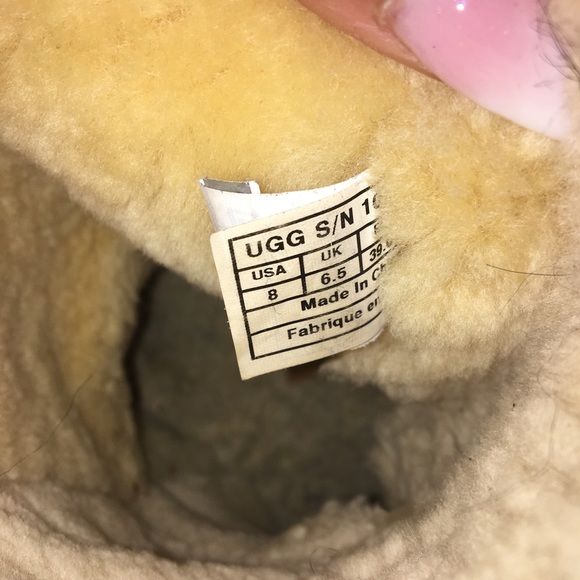 Uggs - Picture 4 of 4